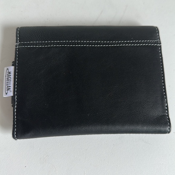 Magellan black leather passport cover with invisible magnetic flap 4.25 x 5.75 - Picture 3 of 7